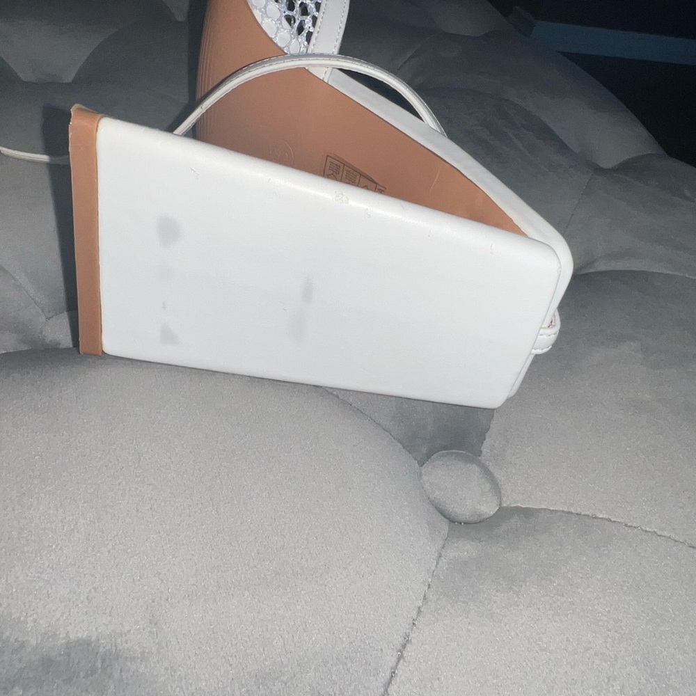 White sandals - Picture 4 of 4